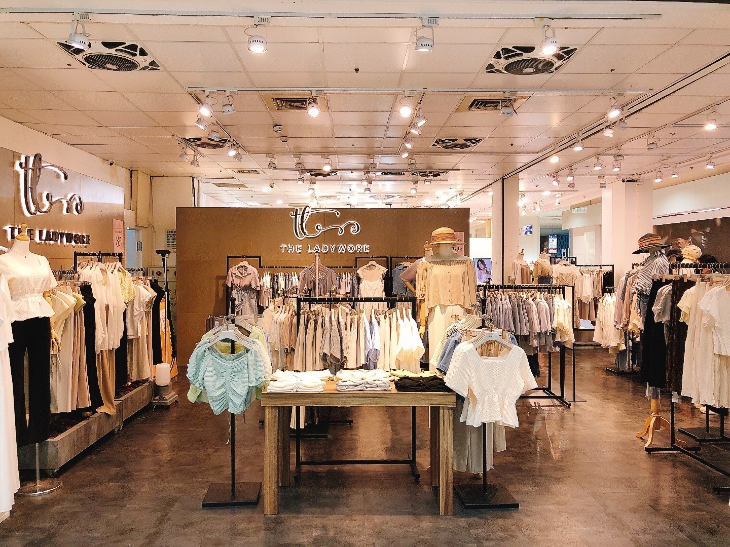 新店家樂福